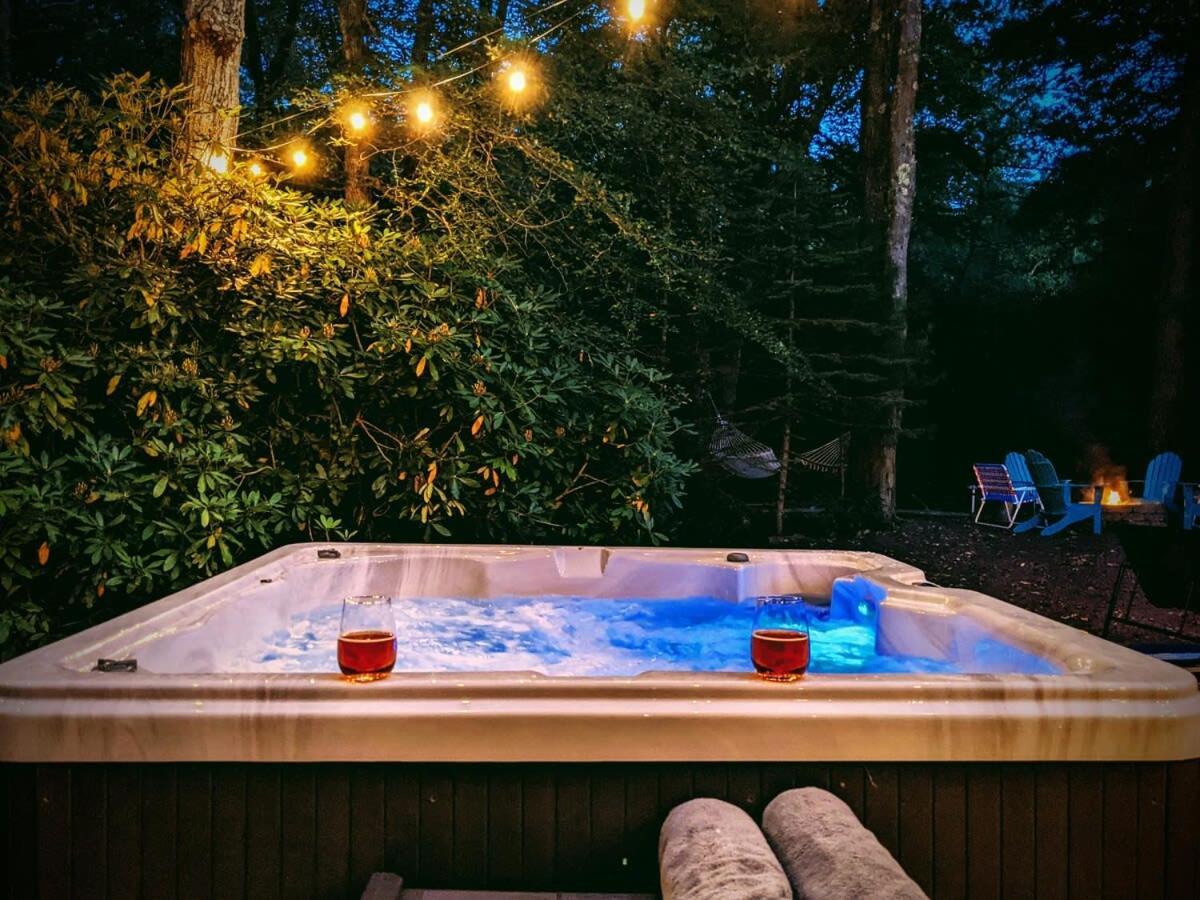 Sycamore Camp - Historic Log Reimagined Holiday home