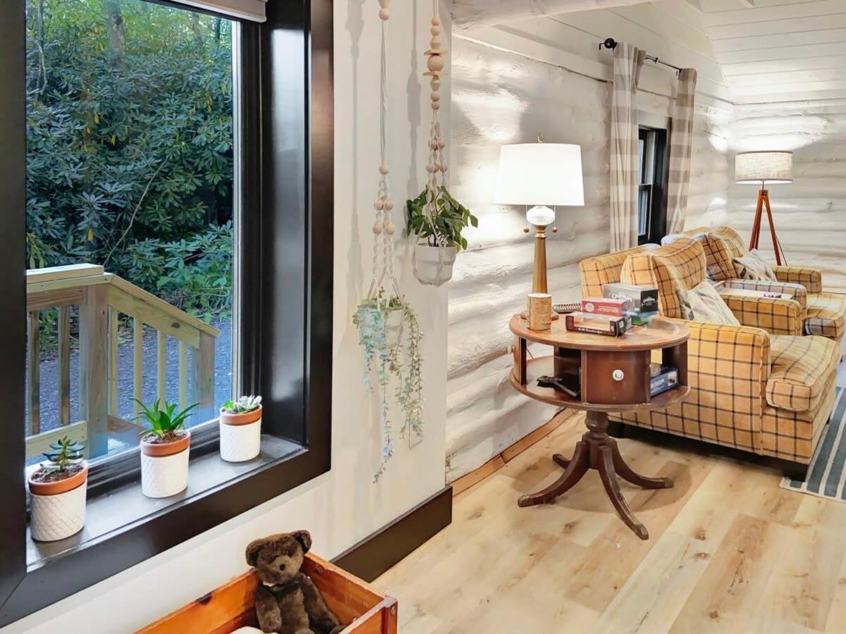 Sycamore Camp - Historic Log Reimagined Holiday home