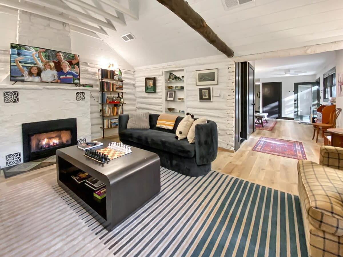 Sycamore Camp - Historic Log Reimagined Holiday home Lake Harmony