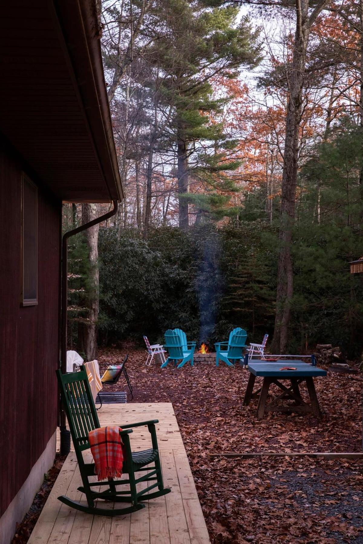 Sycamore Camp - Historic Log Reimagined Lake Harmony