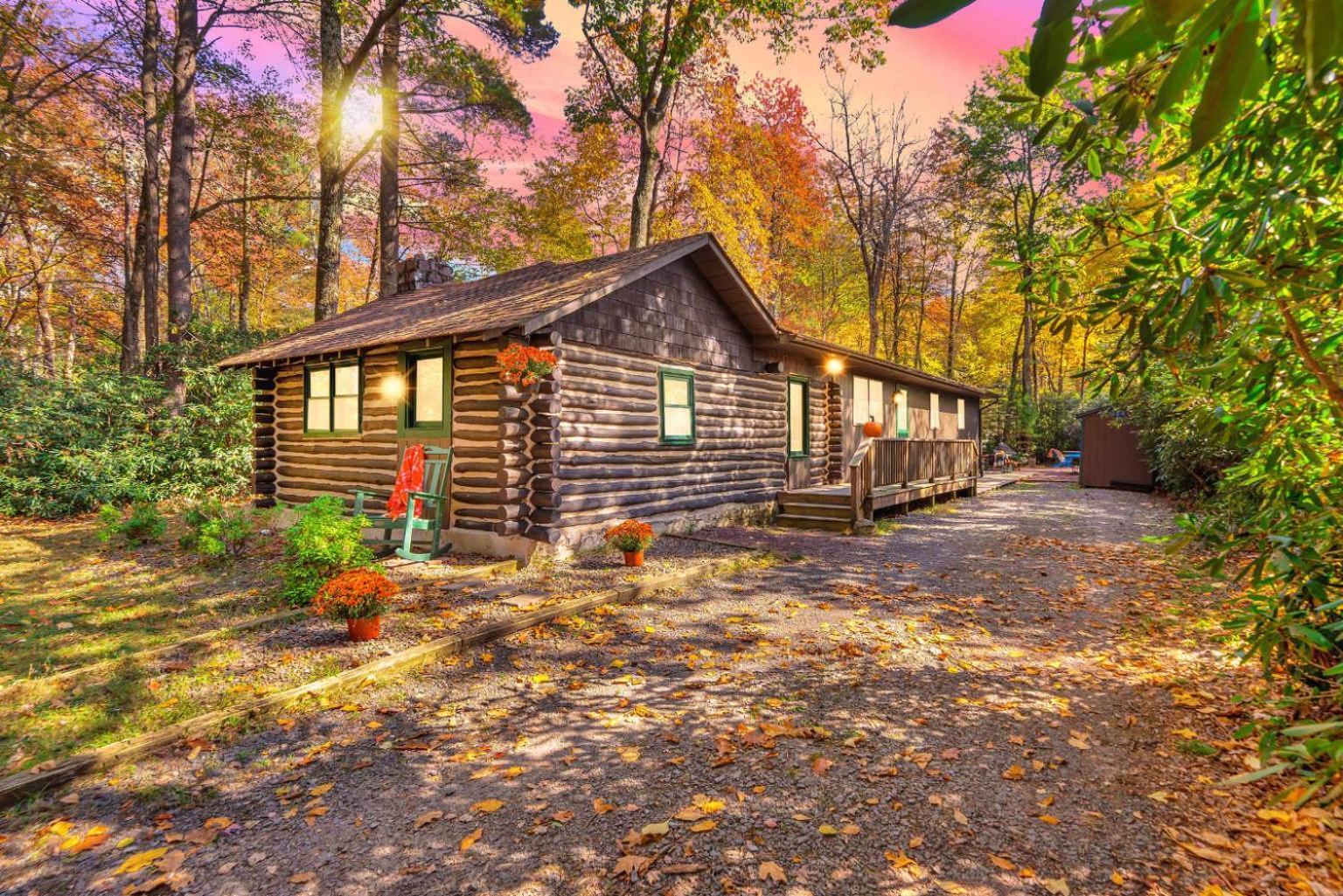 Sycamore Camp - Historic Log Reimagined Holiday home